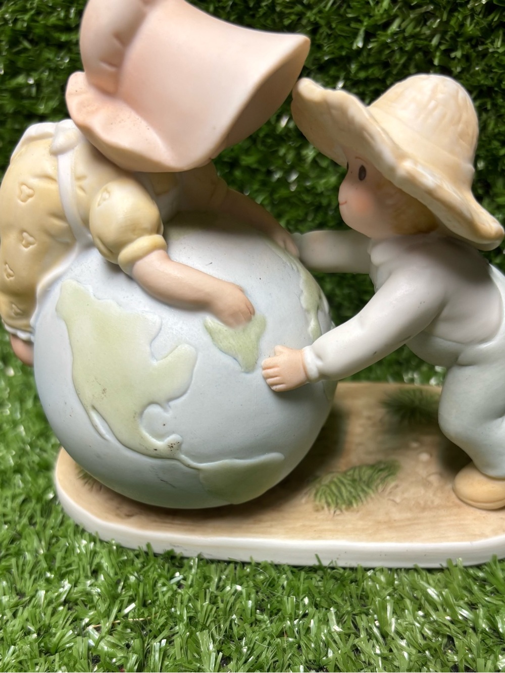 1999 Home Interiors Circle Of Friends "On Top Of The World!" Boy Girl Figurine